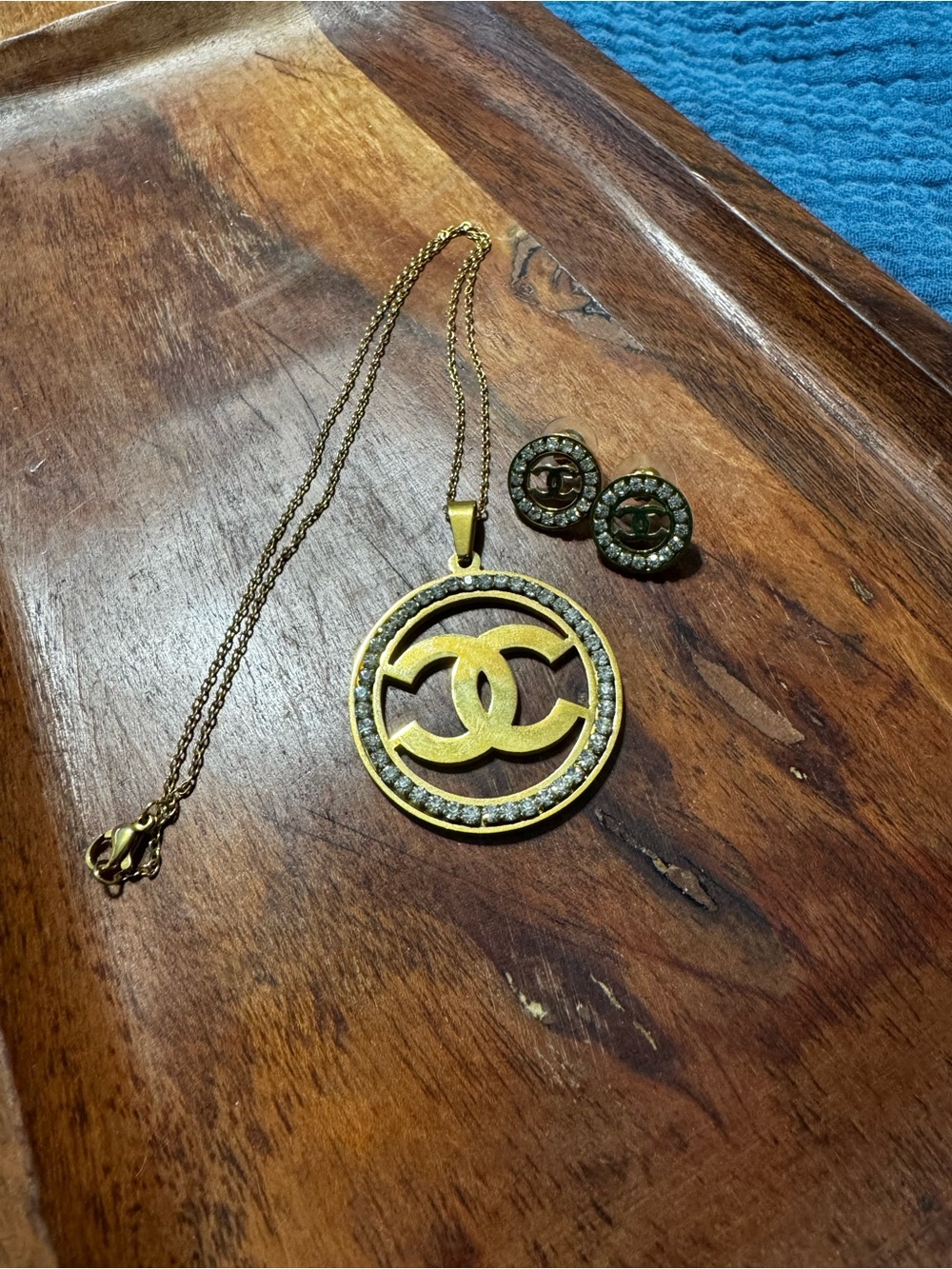 Necklace set with earrings